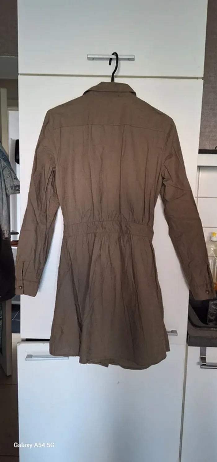 Robe H&M M
Écris 40 mais correspond parfaitement à un M - photo numéro 2