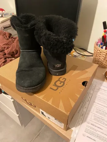 Ugg basse noires noeud