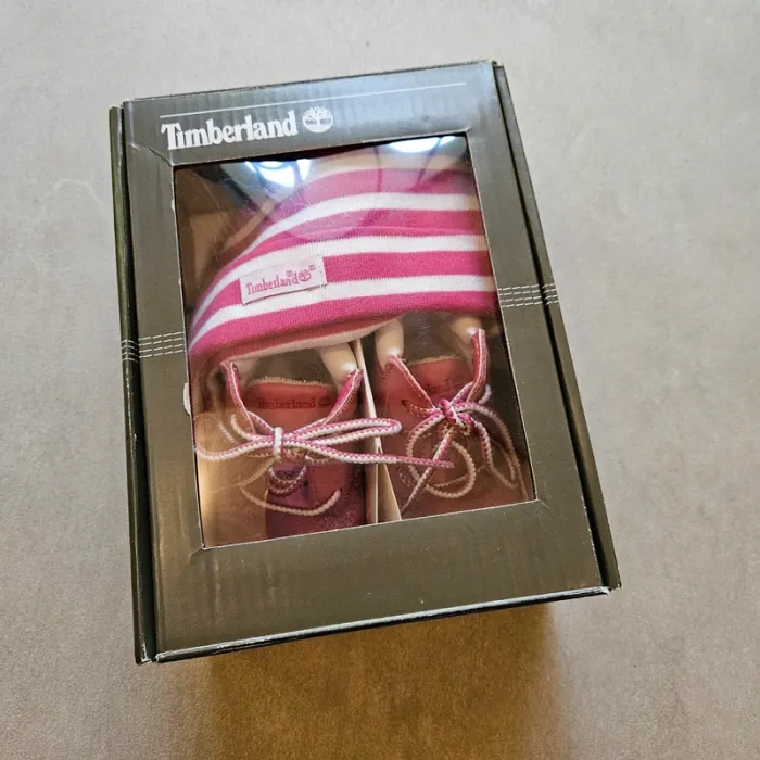 Chaussures bébé Timberland + bonnet