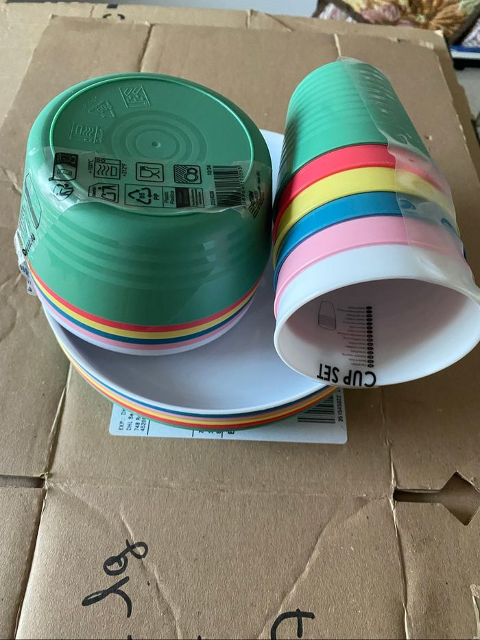 Vaisselle plastique  18 Pièces