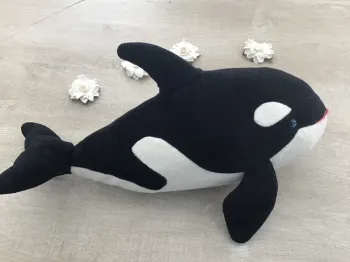 Grande peluche baleine