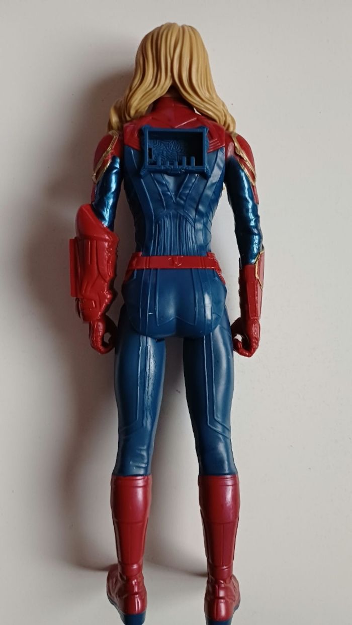 Figurine Hasbro 
Avengers Marvel Endgame Titan Héro Power f capitaine Marvel legends - photo numéro 3