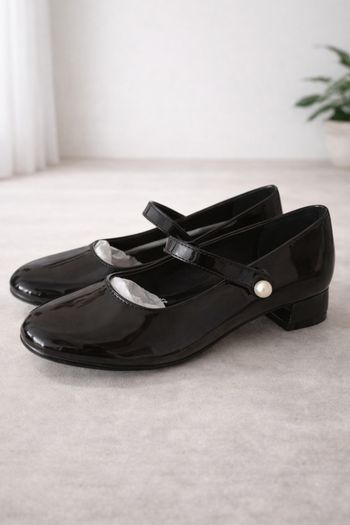 ✨ Ballerines vernies noires à bride – détail perle ✨