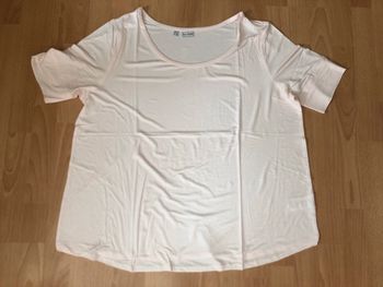Joli T-shirt MC rose clair femme T. 50/52 neuf