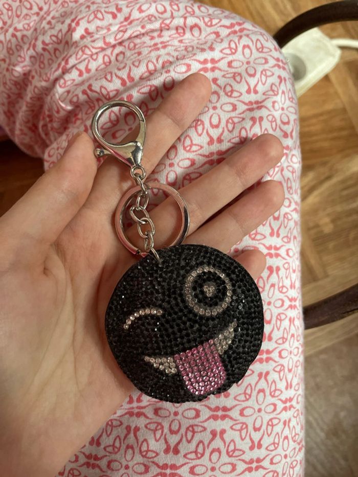 Porte clé smiley strass