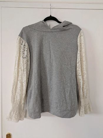 Sweat bimatiere manches dentelles et capuche