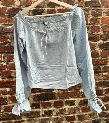 Blouse Bershka bleue off shoulder M neuve étiquette bohème
