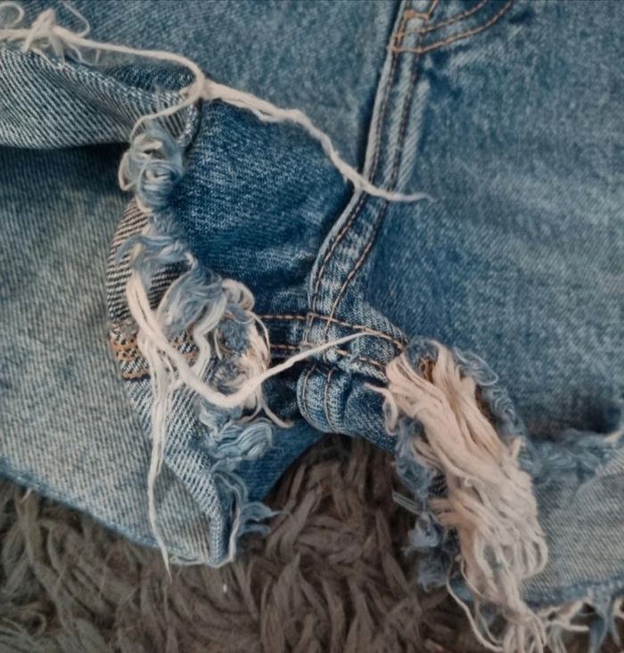 Short taille haute effet délavé et effiloché 34 - photo numéro 5