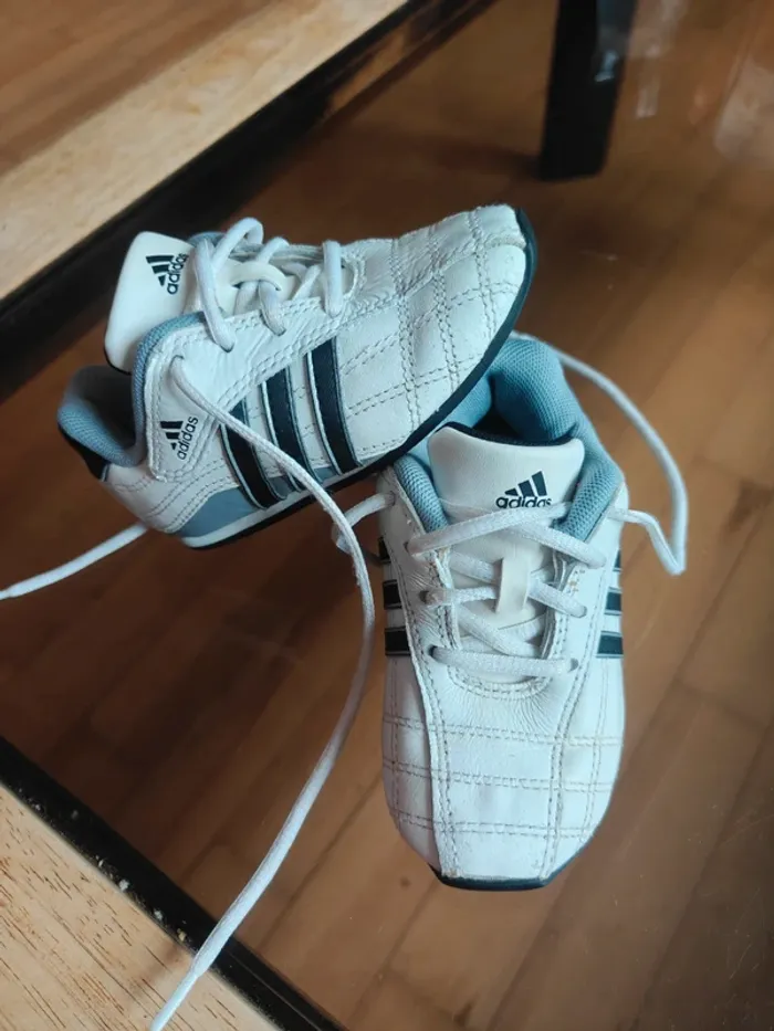 Chaussures Adidas pointure 22 - photo numéro 2