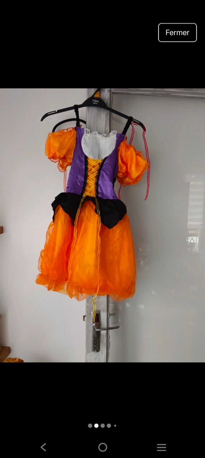Robe d'halloween avec serre terre