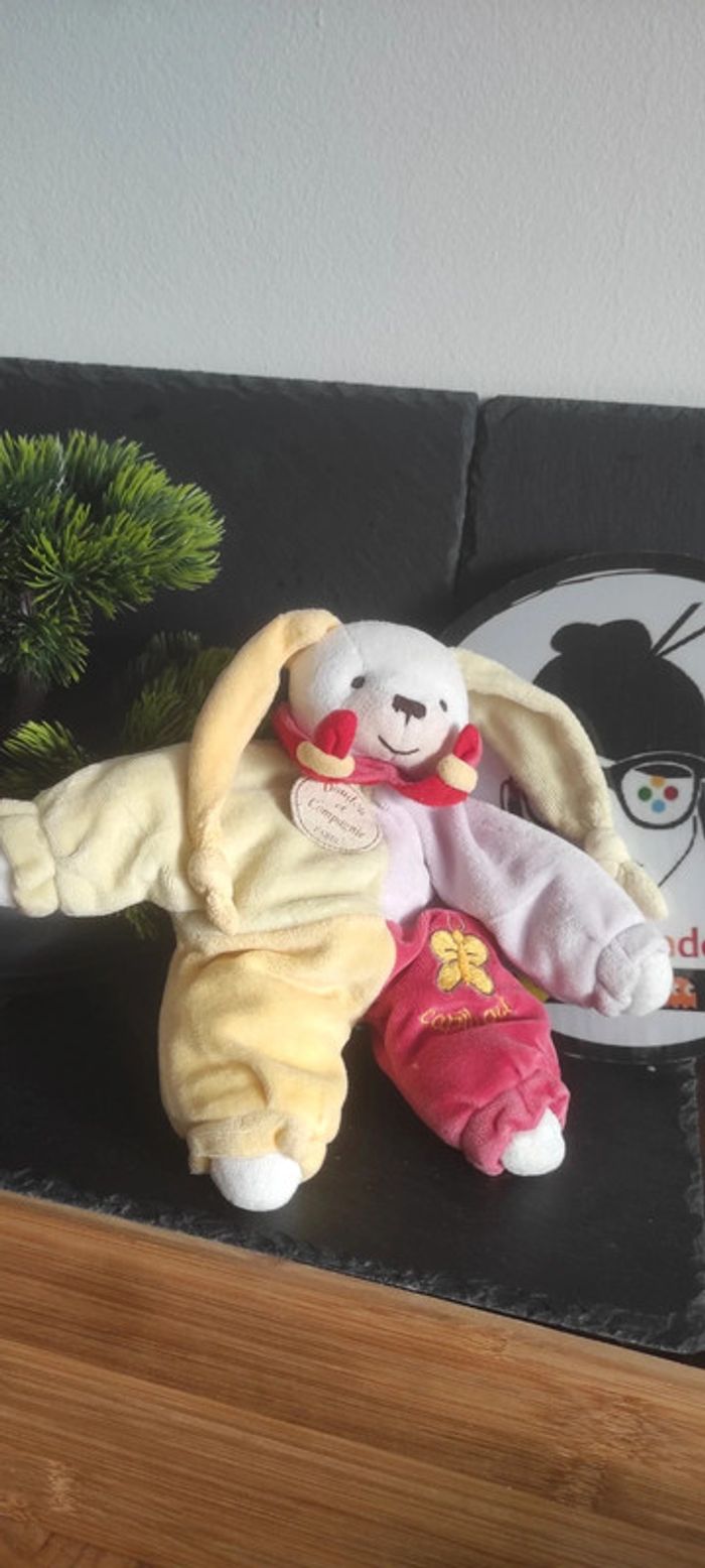 Doudou et compagnie semi plat lapin lapinou arlequin papillon jaune vert rouge rose