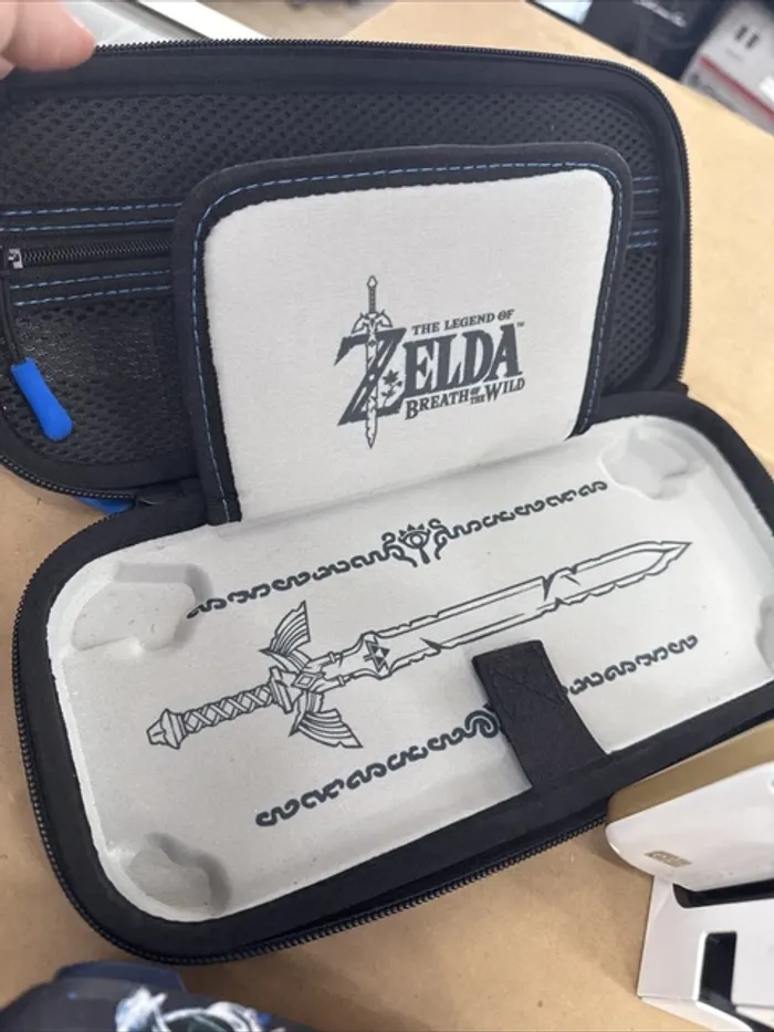 Console Nintendo Switch OLED Legend of Zelda : Tears of the Kingdom Edition - photo numéro 2
