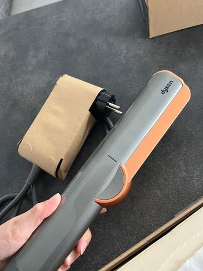 Lisseur Dyson Airstrait neuf sous garantie - photo numéro 2