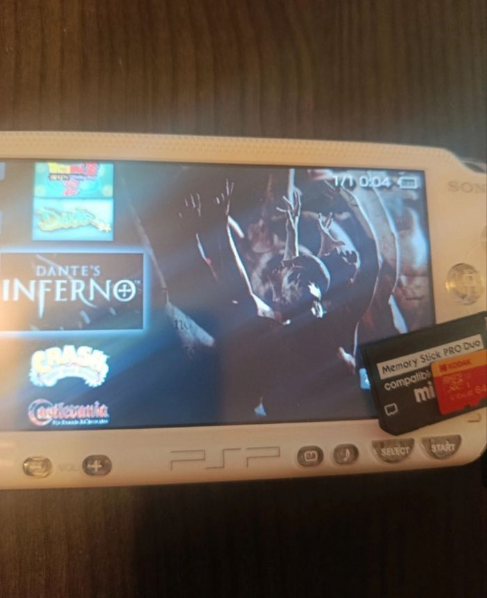 Carte mémoire pour PSP avec 4000 jeux préinstallé - photo numéro 4