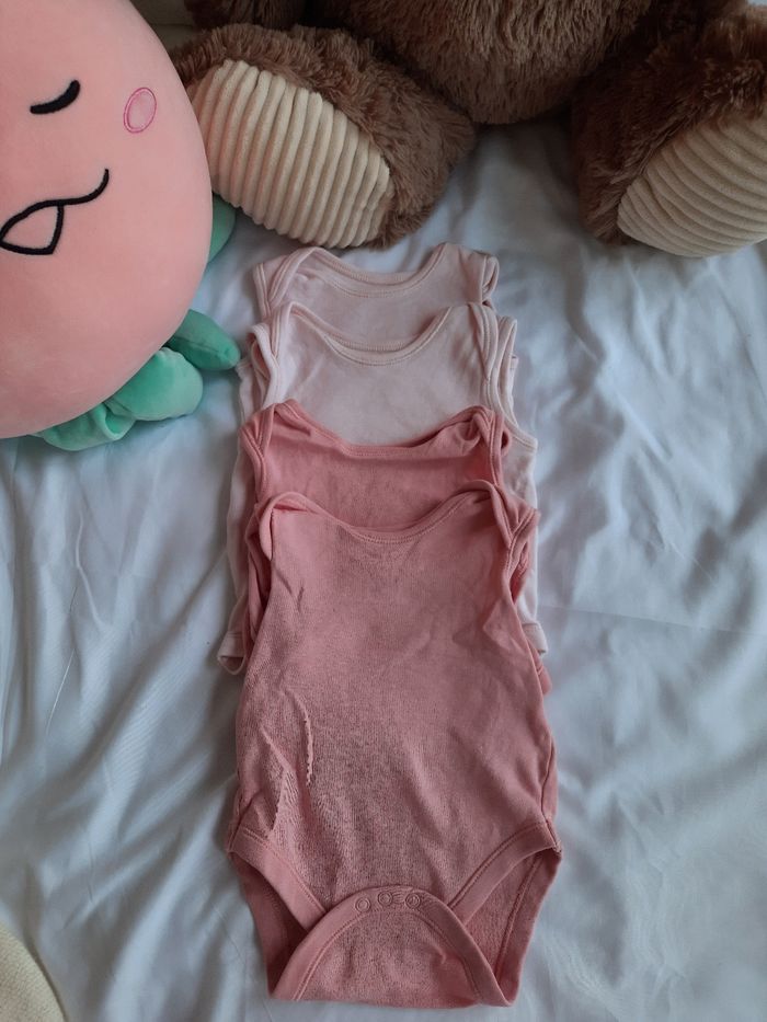 Lot de 4 bodies sans manches