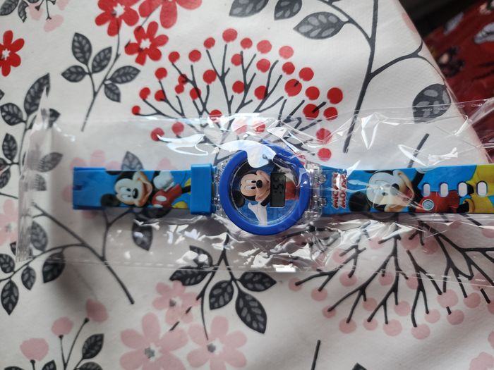 montre mickey lumineuse - photo numéro 3