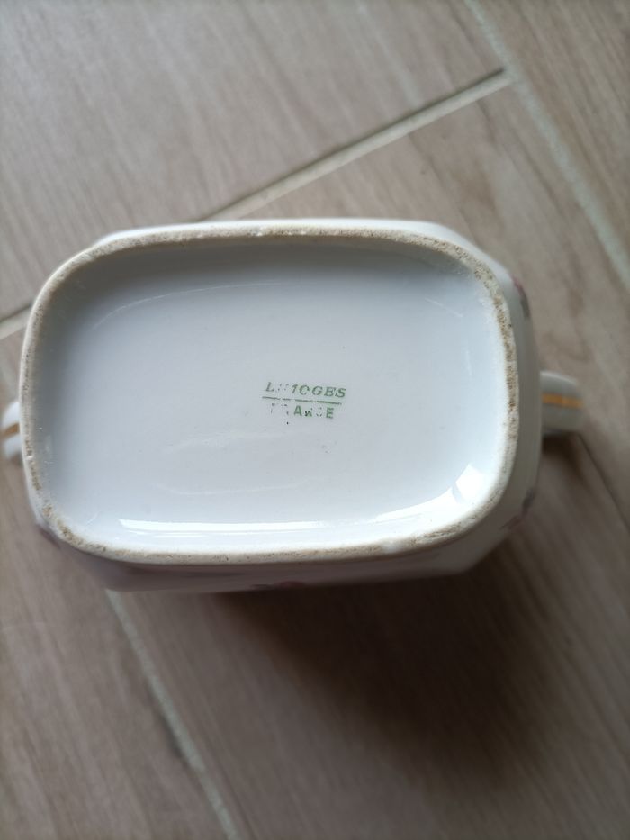 Sucrier pot porcelaine de Limoges vintage blanc bleu motif fleurs doré bon état - photo numéro 4
