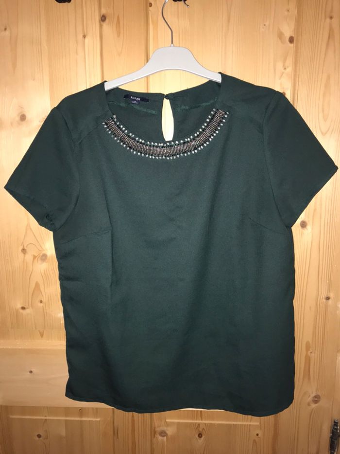 T shirt vert avec détails bijoux