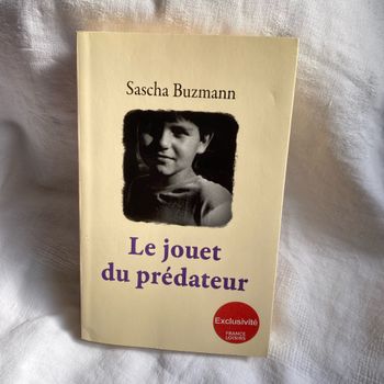 Livre Le jouet du prédateur Sascha Buzmann