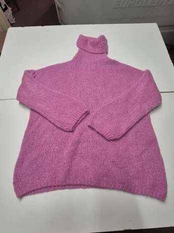 Pull col roulé rose