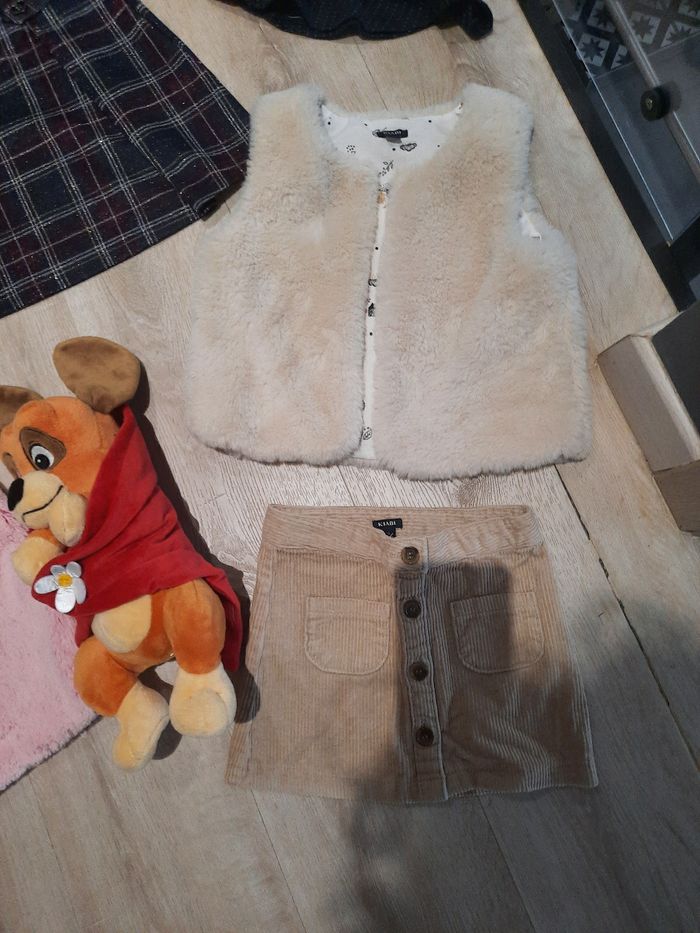 Lot de robes et jupes et gilets 3 ans neufs et tbe - photo numéro 2