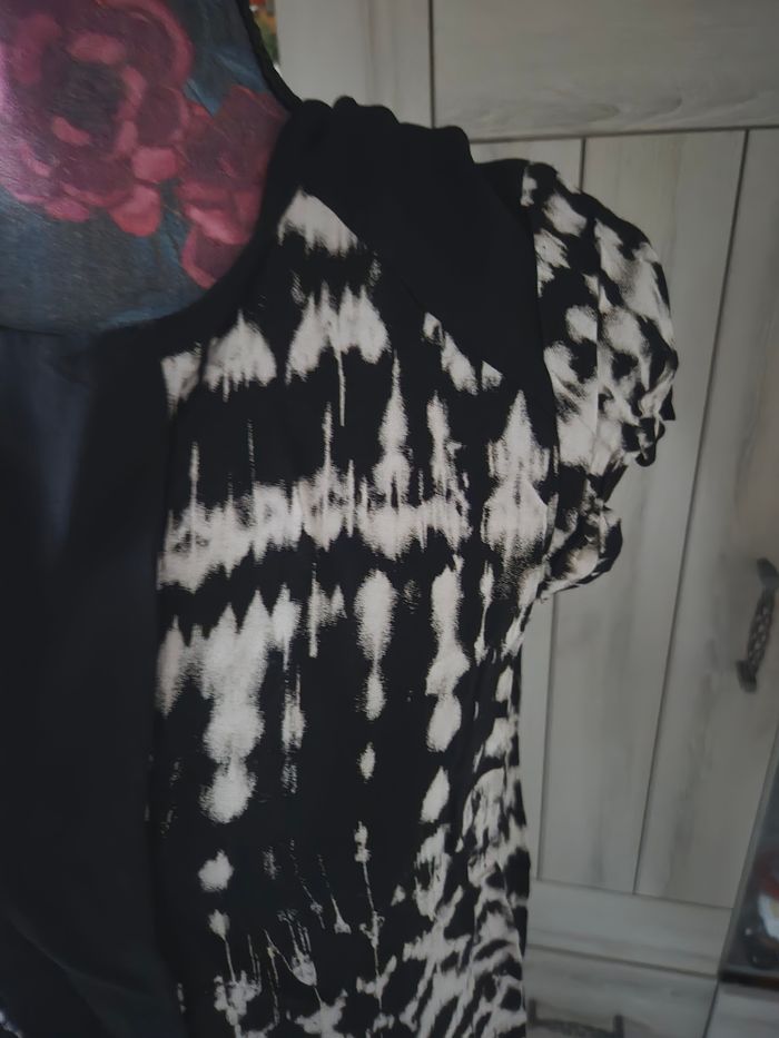 Robe noire et blanche - photo numéro 2