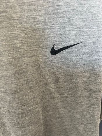 T-shirt Nike Gris 