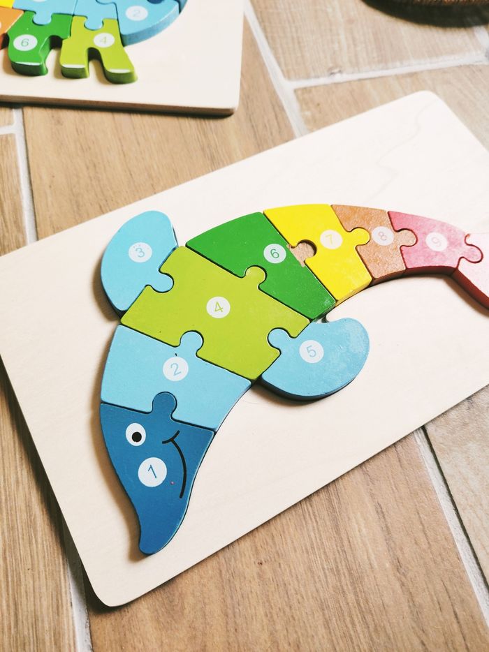 🧩Lot de 2 Puzzles 2 en 1 en bois dinosaure et dauphin avec chiffres - photo numéro 3