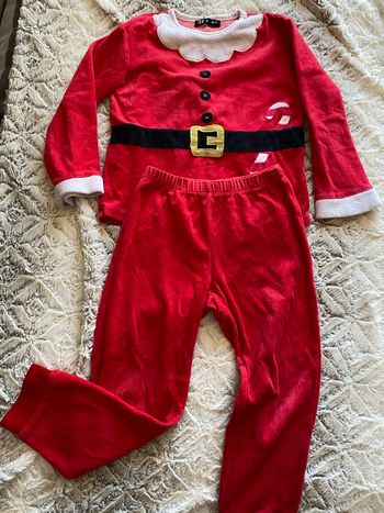 Pyjama Noël 6/7 ans etat impeccable 