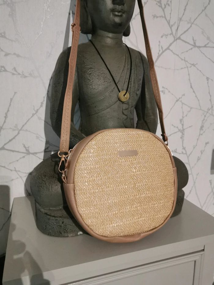 Sac en paille en bandoulière rond