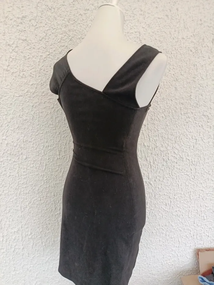 Petite robe noire asymétrique sans manches Kookaï taille 34 - photo numéro 8