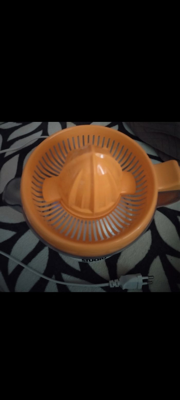 Presse agrumes en très bon état - photo numéro 3