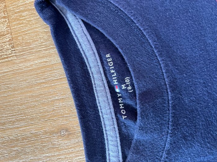 T-shirt longues manches Tommy Hilfiger taille 8-10 ans - photo numéro 3