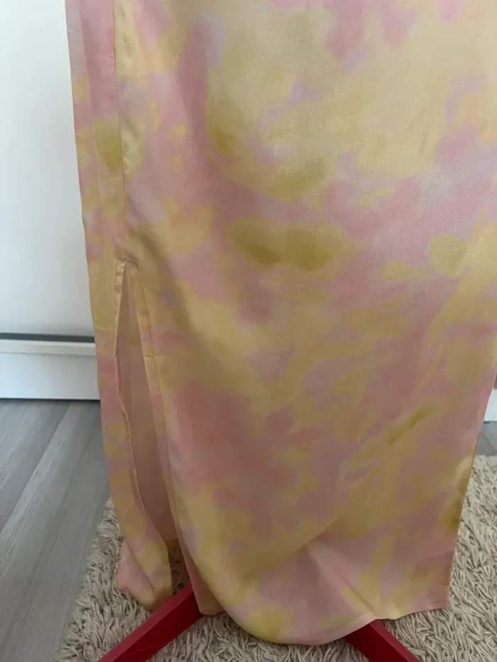 Robe midi à ouverture pastel jaune et rose Jennyfer - photo numéro 4