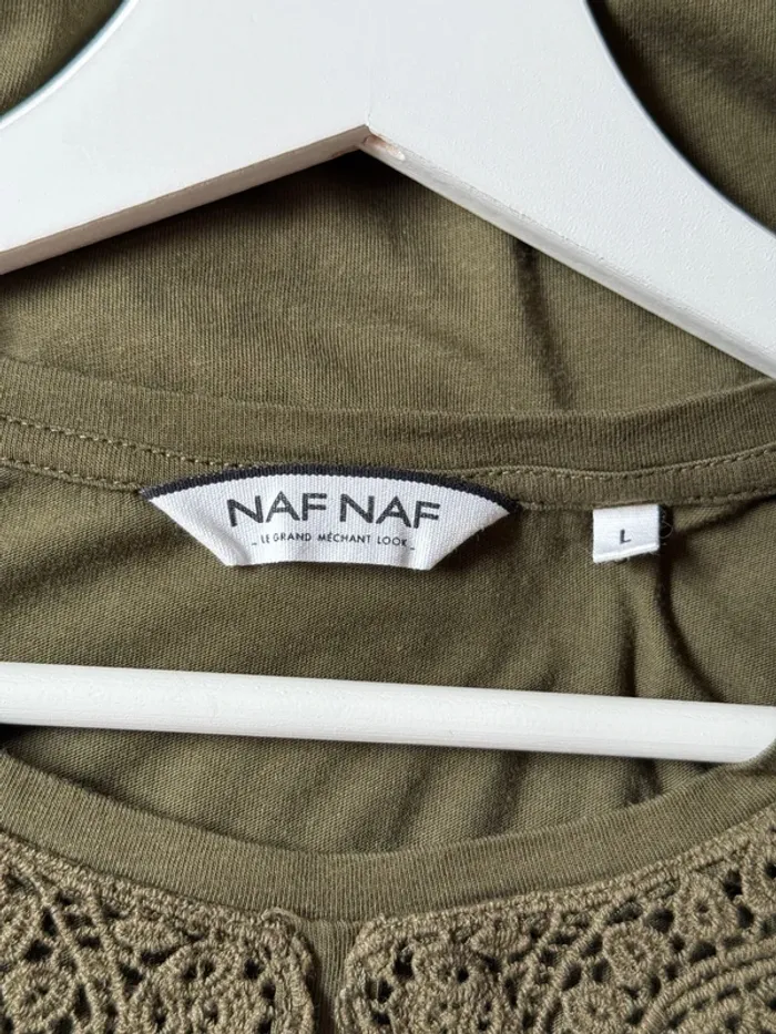 Superbe T Shirt en tissu doux fluide vert kaki avec dentelle naf naf 40 L - photo numéro 7
