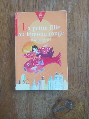 La petite fille au kimono rouge