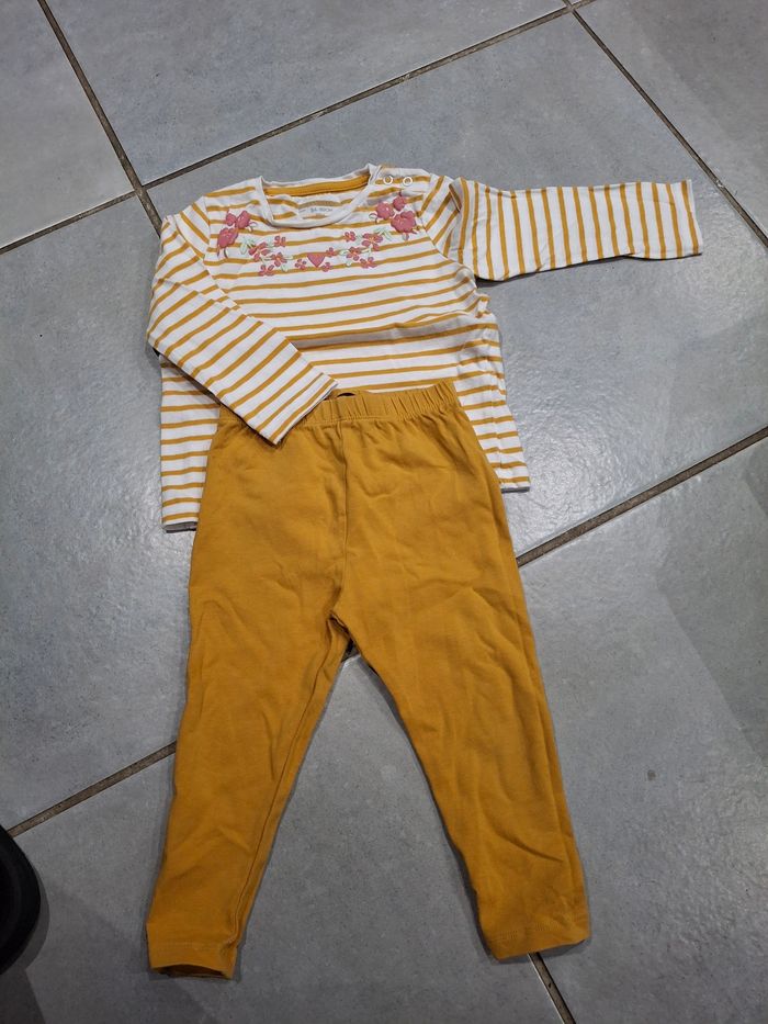 Ensemble jaune moutarde