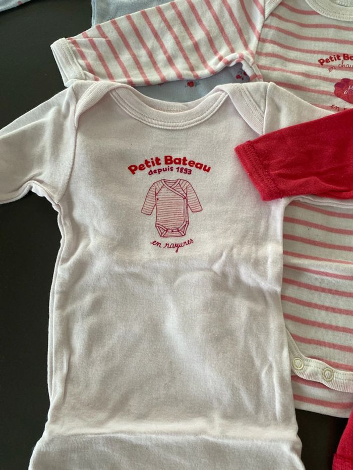 lot de 4 bodies petit bateau en 3 mois - photo numéro 2