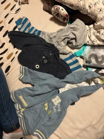 Lot 3 vestes en 3 mois