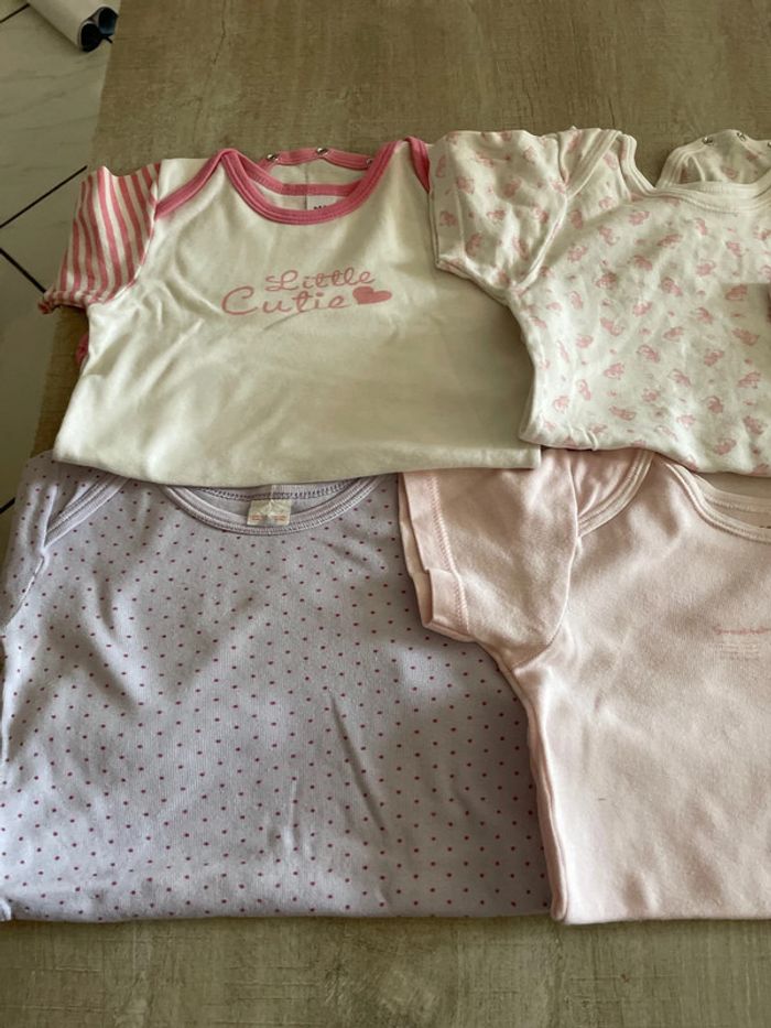 Lot 5 bodies manches courtes 3 ans