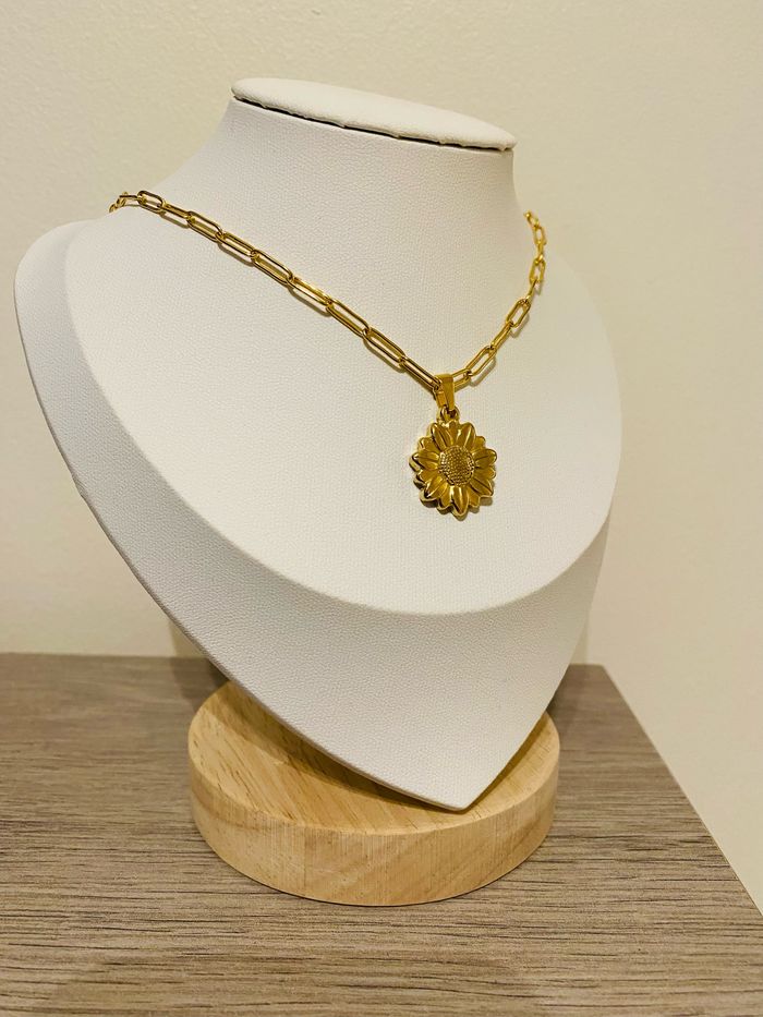 Collier à gros maillons doré avec pendentif fleurs acier inoxydable - photo numéro 3