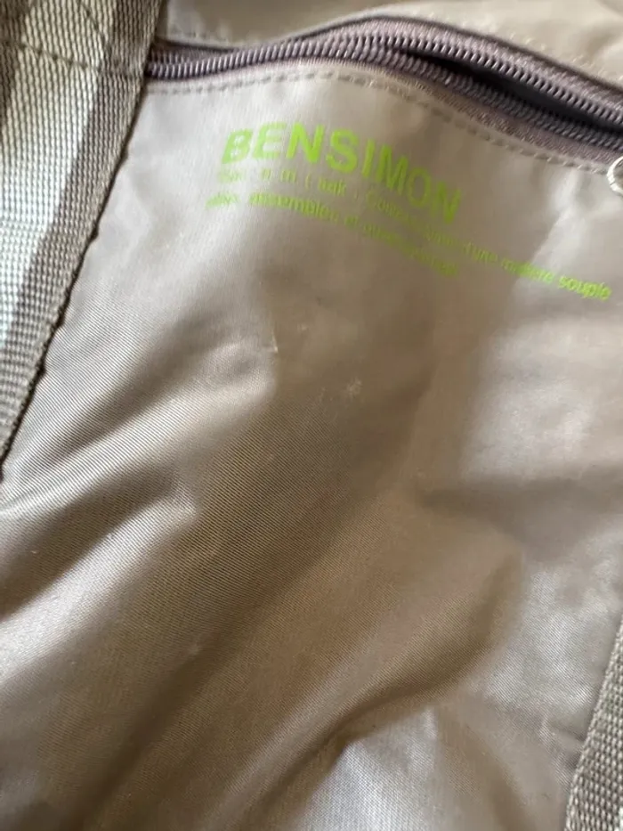 Sac à main gris Bensimons, il y a des marques d'usures et des petits trous dans les coins, 37x27cm - photo numéro 2