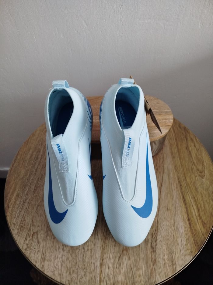 Crampons Nike 36,5 - photo numéro 2