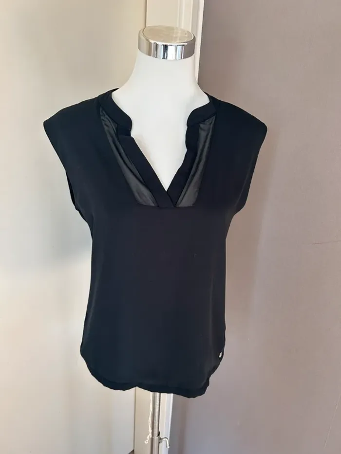 123 blouse haut top manches courtes Noir col V femme, taille 38/M - photo numéro 2