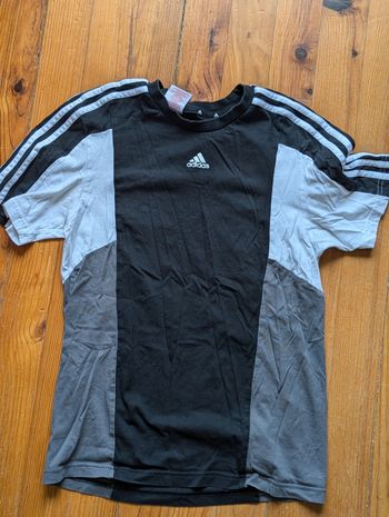 Tee-shirt adidas taille 13/14 ans