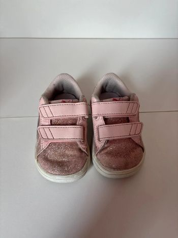 Puma rose pointure 20 en très bon état