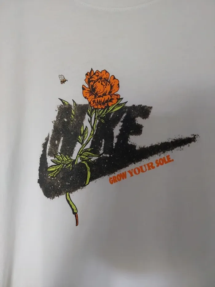 Nike blanc avec fleur – Taille XL – 100% coton - photo numéro 3
