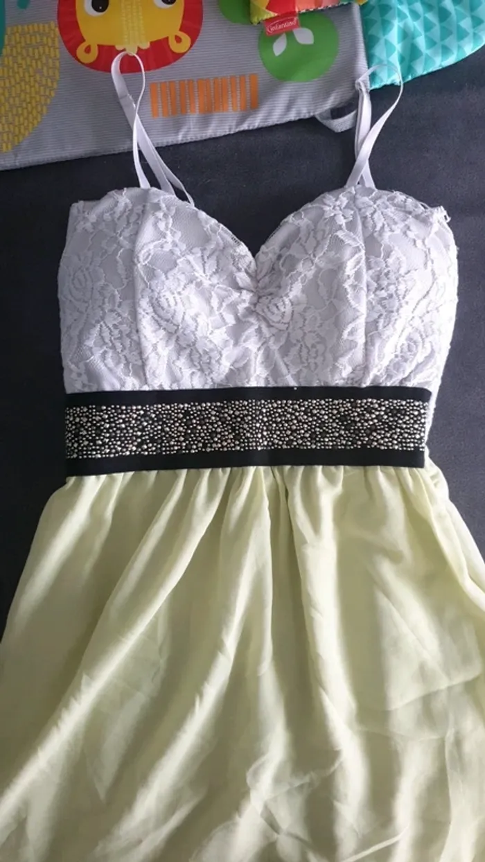 Robe blanche et jaune - photo numéro 2