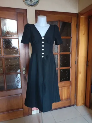 Robe noire cintrée