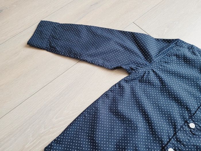 Tres belle chemise bleu à motif blanc. Garçon 6 ans. Marque Gémo - photo numéro 2